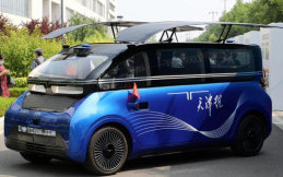 Tiongkok Kembangkan Mobil Listrik Tanpa Colok, Isi Baterai Gunakan tenaga Surya