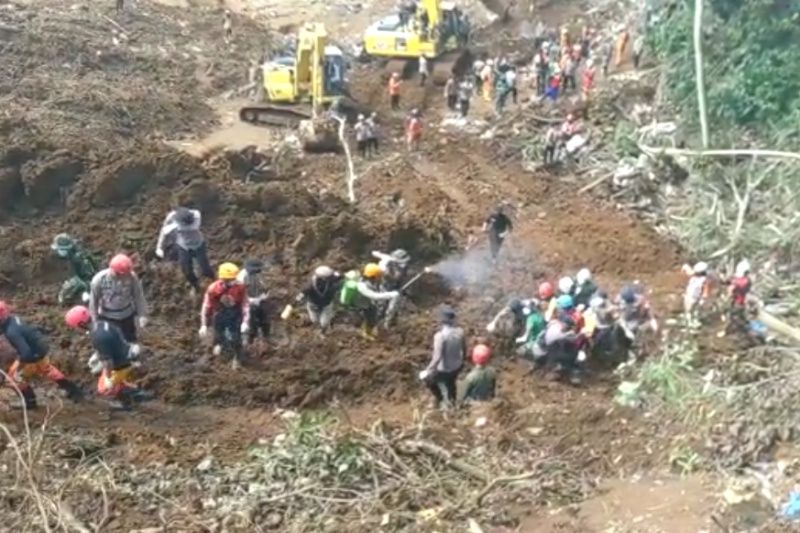 Pertamina Serahkan Bantuan untuk Korban Terdampak Gempa Cianjur