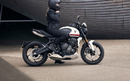 Puluhan Aksesori Siap Hiasi Triumph Trident