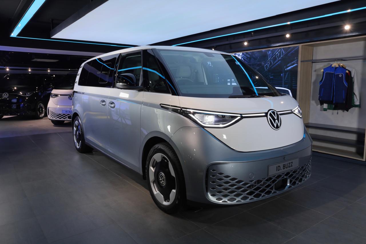 Volkswagen Luncurkan VW ID. Buzz BOZZ White Signature Edition 