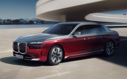Begini Proses Cat Warna Two Tone BMW Seri 7