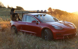 YouTuber Simone Giertz Ubah Tesla Model 3 Menjadi Pikap
