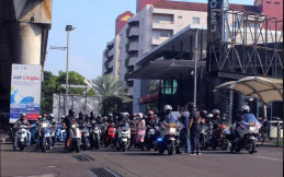 Ratusan Skuteris Perempuan Banjiri Jalan, Ada Apa?