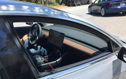 Tampilan Minimalis Interior Tesla Model 3