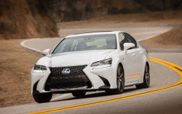 Bos Lexus Komentari Mobil Listrik Tesla