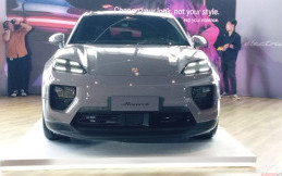 Galeri Foto Porsche Macan 4 All Electric yang Diperkenalkan di Tanah Air