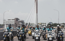Vespa GTS Super Tech 300 Pamer ke Konsumen Bandung