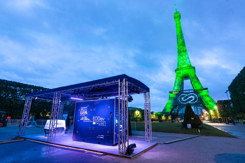 Teknologi Bahan Bakar Hidrogen Toyota Menyinari Menara Eiffel