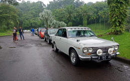 Sambung Tali Silaturahmi Pecinta Retro, Datsun Jakarta Gelar Tropi