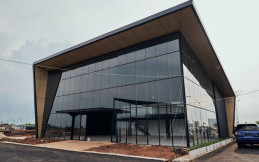 Sanny Auto Gallery dan Prestige Corp Serahkan Hadiah Unit Apartemen di Distrik Otomotif PIK 2 Tangerang