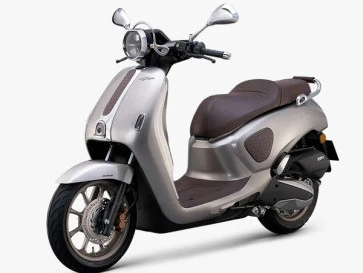 Honda NWF150, Skutik Retro Premium dengan Radar Blind Spot dan Dashcam