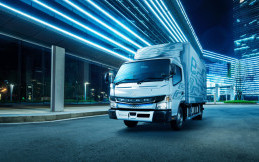 Mitsubishi Fuso eCanter Andalan Penyedia Jasa