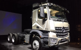 Intip Spesifikasi Truk Mercedes-Benz Actros dan Arocs