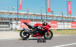 Motul 300V Pelumas Berteknologi Ester Core untuk Balap dan Harian, Cek Harganya