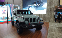 Jeep Rilis Aksesori Jok dan Karpet Lantai Khusus