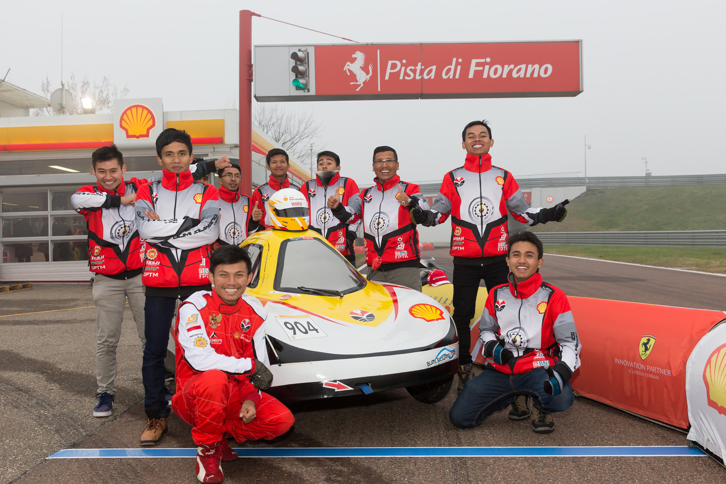 Inilah Mobil Baterai Karya Mahasiswa UPI Bandung di Sirkuit Ferrari