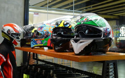 Jangan Asal Taruh! Ini Cara Benar Menyimpan Helm