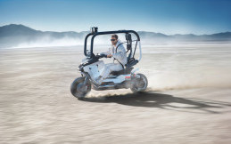 BMW Perkenalkan Konsep Skuter Listrik Vision CE, Bebas Helm dan Sarung Tangan