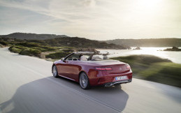 Mercedes-Benz E-Class Cabriolet Kini Pakai Jok Kulit Peredam Panas Matahari