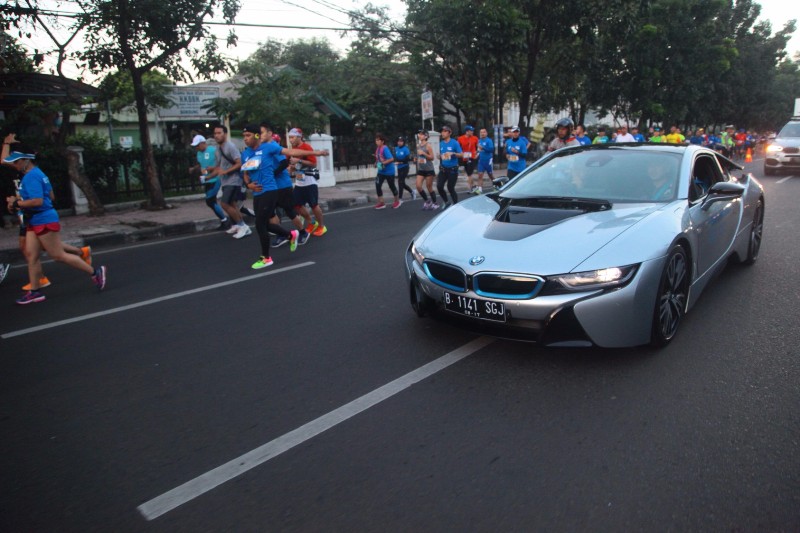 BMW semarakkan Bandung West Java Marathon 2017