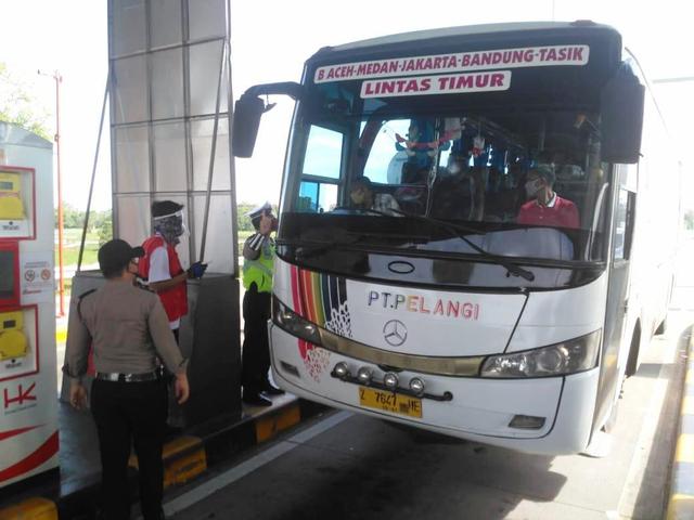 Nekat Masuk ke Kota Medan, 12 Bus Ini Ditahan Polisi