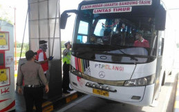 Nekat Masuk ke Kota Medan, 12 Bus Ini Ditahan Polisi