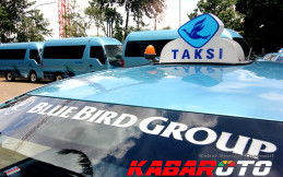 Bluebird Serahkan 20.000 APD untuk Melawan Covid-19