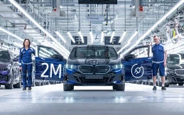 BMW Group Rayakan Produksi Mobil Listrik ke-2 Juta dari Dingolfing