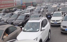 Video: Pencuri Sukses Curi Mobil Saat Terjebak Macet