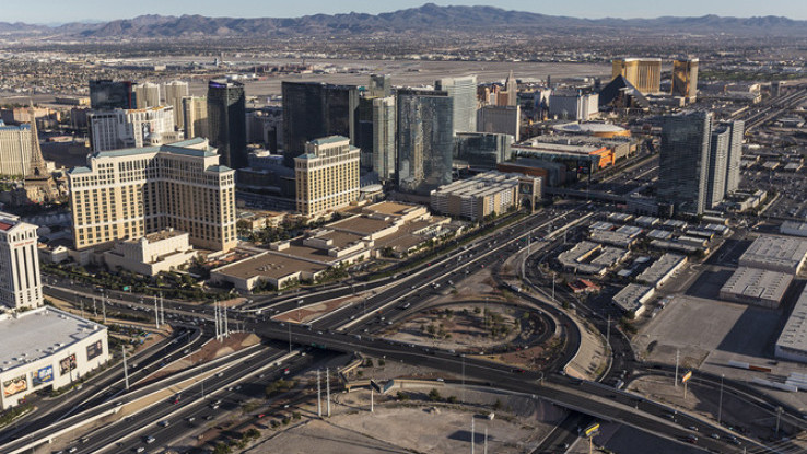 Berkendara Terlalu Lambat di Jalur Kiri, Siap-siap Kena Denda