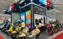 Piaggio Group Indonesia Pamerkan Vespa Primavera dan Sprint Terbaru