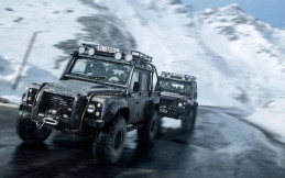 Land Rover Defender Keren Ex Film James Bond Ini Dijual Loh!
