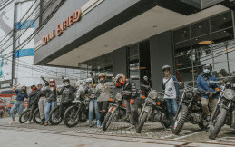 Peringati Hari Perempuan Sedunia, Royal Enfield Gandeng 10 Lady Bikers Belah Jalanan