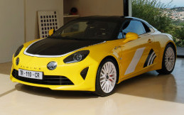 Edisi Terbatas Alpine A110 Tour de Course 75 Dibanderol Rp1,2 Miliaran