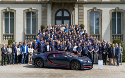 Bugatti Luncurkan Chiron Versi Produksi ke-100 di Perancis