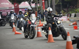 Pengguna Bigbike Honda Berlatih Safety Riding di Tangerang