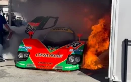 Mobil Balap Langka Mazda 767B Terbakar di Amerika Serikat