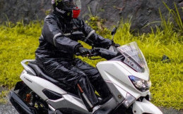 Berkendara Motor Matik Saat Hujan, Perhatikan 7 Hal Ini 