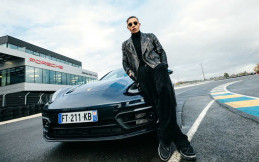 Kolaborasi Porsche dan Oliver Rousteing Garap Video Media Sosial