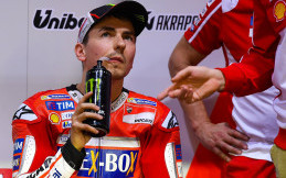 Yamaha Dianggap Anak Emaskan Rossi, Lorenzo Empati kepada Vinales   