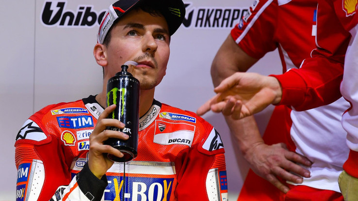 Yamaha Dianggap Anak Emaskan Rossi, Lorenzo Empati kepada Vinales   