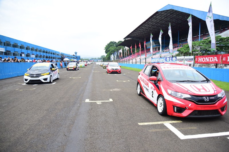 Tiga Pembalap Muda Honda Naik Podium Di Sentul