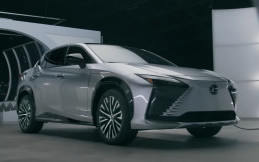 Lexus RZ 450e akan Beraksi di Black Panther Wakanda Forever