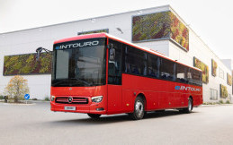 Mercedes-Benz eIntouro, Bus Listrik Multifungsi Dilengkapi Dua Paket Baterai