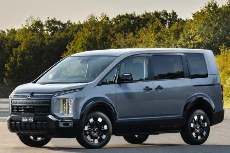Generasi Terbaru Mitsubishi Delica Dibuat Lebih Kekar Dengan Peningkatan Performa Mesin