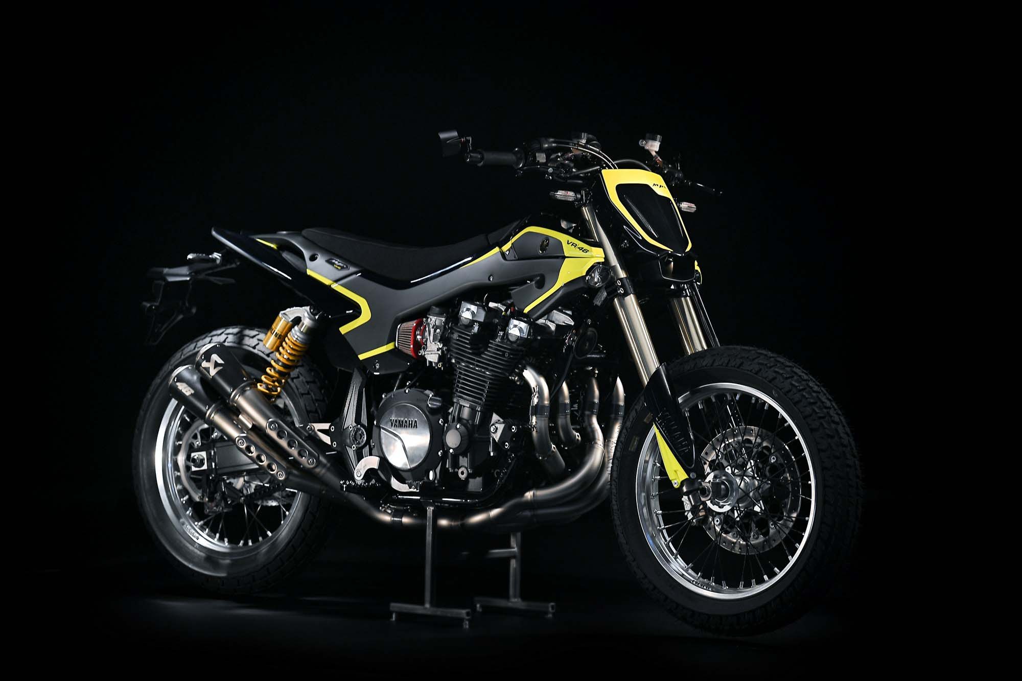Kru VR46 Hadiahkan Yamaha XJR1300 Flat Tracker kepada Rossi