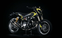 Kru VR46 Hadiahkan Yamaha XJR1300 Flat Tracker kepada Rossi