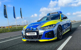 Modifikasi BMW i4 Bergaya Mobil Polisi