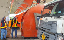 Kampanye Protokol Kesehatan pada Pengemudi Truk di Jalan Tol 