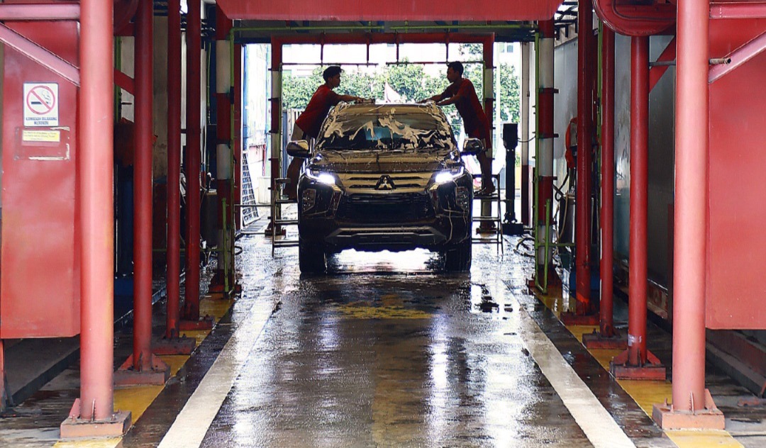 Tips Cara Mencuci Mobil Versi Bengkel Resmi, Begini Langkahnya